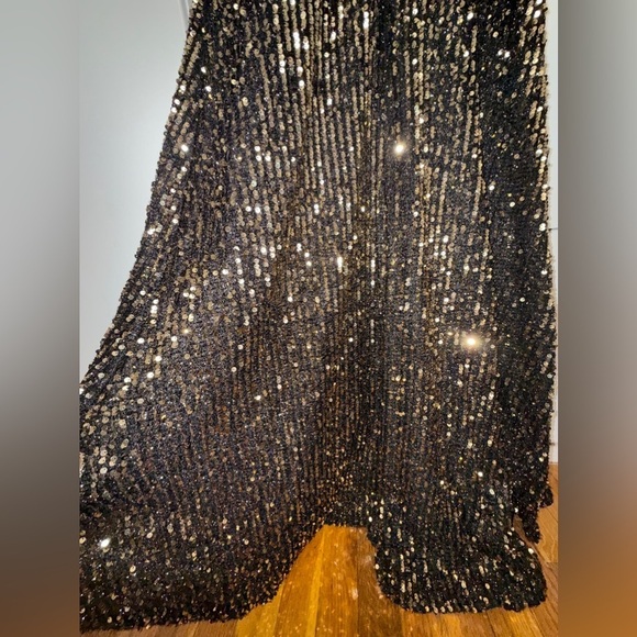 NWT | Mac Duggal 26647 Black Gold Sequined Cap Sleeve High Neck Gown Size 10 - Picture 9 of 9